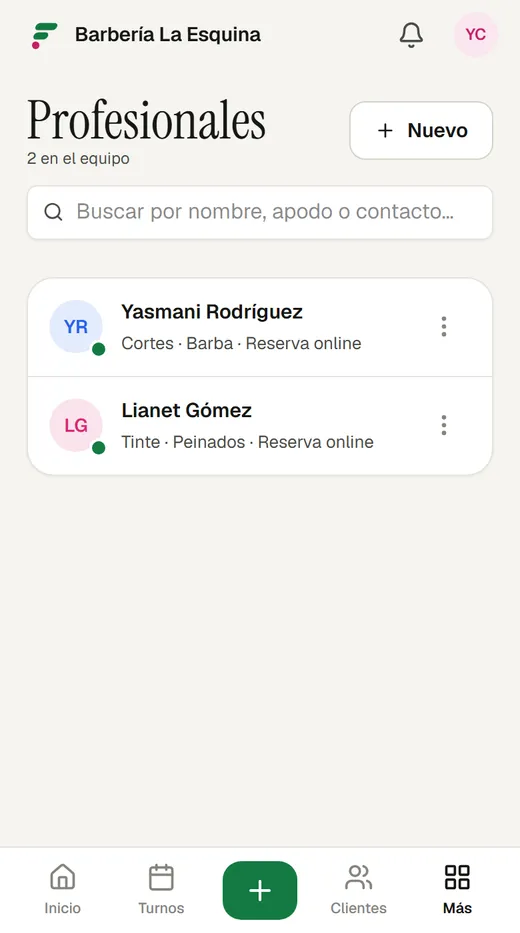 Profesionales: quién atiende y qué servicios hace.
